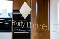 Fourty Three Luxury Serviced Apartments的证书、奖牌、标识或其他文件