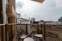 Fourty Three Luxury Serviced Apartments的阳台或露台