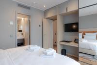 Fourty Three Luxury Serviced Apartments客房内的一张或多张床位