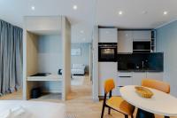Fourty Three Luxury Serviced Apartments的厨房或小厨房