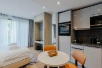 Fourty Three Luxury Serviced Apartments的厨房或小厨房