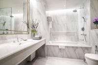 MUU Bangkok, Small Luxury Hotels of the World的一间浴室