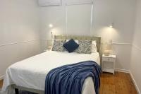 Beach House 100ms to Beach Freshly Renovated All New Appliances客房内的一张或多张床位
