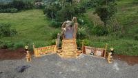 Hotel Heliconias Nature Inn &amp; Hot Springs外面的花园