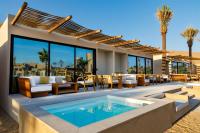 Terra Solis Dubai内部或周边的泳池