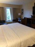 Wingate by Wyndham Grove City客房内的一张或多张床位