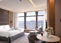 Oasis Aurum 181 Hotel客房内的一张或多张床位
