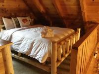 Dollywood! Brand new Dancing Bear 3-Bear Tracks客房内的一张或多张床位