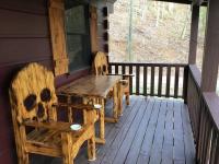 Dollywood! Brand new Dancing Bear 3-Bear Tracks的阳台或露台