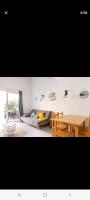 Villa 6 couchages spa privatif, accès direct mer, piscine的休息区
