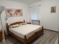 appartamento la pineta IT010-058C20-TJ54093客房内的一张或多张床位