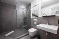 limehome Stuttgart Elsenhansstr的一间浴室