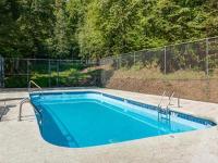 Barenberg Cabin - Secluded Unobstructed Panoramic Smoky Mountains View with Two Master Suites, Loft Game Room, and Hot Tub内部或周边的泳池