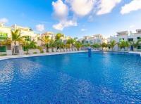 Playa Palmera Beach Resort内部或周边的泳池