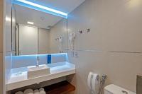 FAST SLEEP Guarulhos by Slaviero Hotéis的一间浴室