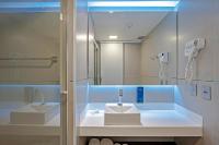 FAST SLEEP Guarulhos by Slaviero Hotéis的一间浴室