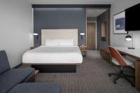 Courtyard by Marriott Myrtle Beach Oceanfront客房内的一张或多张床位