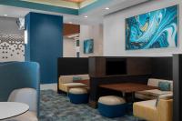 Courtyard by Marriott Myrtle Beach Oceanfront的休息区