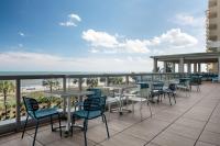 Courtyard by Marriott Myrtle Beach Oceanfront的阳台或露台
