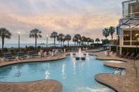 Courtyard by Marriott Myrtle Beach Oceanfront内部或周边的泳池