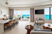 The St. Regis Bermuda Resort的电视和/或娱乐中心