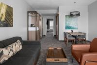 SpringHill Suites by Marriott Myrtle Beach Oceanfront的休息区