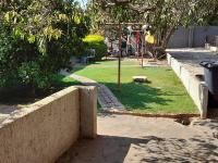 Furnished self catering cottage外面的花园