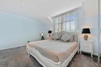 Hampstead Opulence Apartment - Luxurious Split Level Property客房内的一张或多张床位