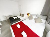 Luxurious House near Excel- Air Conditioning, 9 Beds, 2 Baths, Garden, fast WiFi客房内的一张或多张床位