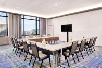 Hyatt Centric Downtown Denver的电视和/或娱乐中心