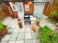 Luxurious House near Excel- Air Conditioning, 9 Beds, 2 Baths, Garden, fast WiFi外面的花园