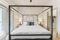 Spacious 2BR King Bed Suites Close to Downtown and Airport客房内的一张或多张床位
