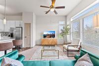 Spacious 2BR King Bed Suites Close to Downtown and Airport的厨房或小厨房
