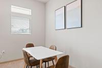 Spacious 2BR King Bed Suites Close to Downtown and Airport平面图
