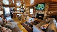 Rustic Cabin的休息区