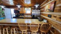 Rustic Cabin的厨房或小厨房