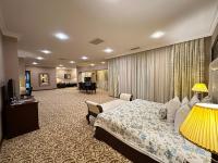Modern Hotel的电视和/或娱乐中心