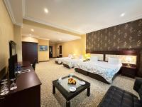 Modern Hotel客房内的一张或多张床位