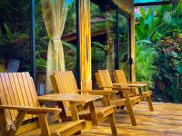 Hotel Heliconias Nature Inn &amp; Hot Springs外面的花园