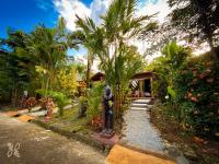 Hotel Heliconias Nature Inn &amp; Hot Springs外面的花园