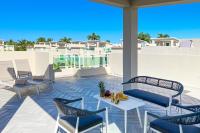 Playa Palmera Beach Resort的阳台或露台