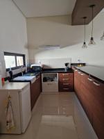 Ferienhaus in Paraguay, Encarnacion, 200 Meter vom Parana.的厨房或小厨房