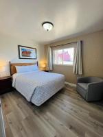 Lake Powell Motel &amp; Apartments客房内的一张或多张床位