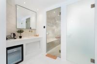 Cycladic Suites & Spa的一间浴室