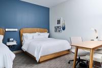 Element Chattanooga East客房内的一张或多张床位