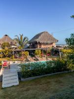Kite Eco House Salinas del rey内部或周边的泳池