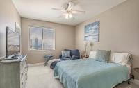 Stunning Ocean Breeze Luxury Villas 4D-Across The Street From The Ocean! Sleeps 10 guests!客房内的一张或多张床位