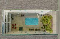 Stunning Ocean Breeze Luxury Villas 4D-Across The Street From The Ocean! Sleeps 10 guests!内部或周边的泳池