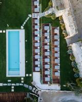 Relais Forte Benedek Wine & SPA - Adults Only内部或周边的泳池