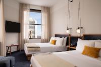 Emery Hotel, Autograph Collection客房内的一张或多张床位